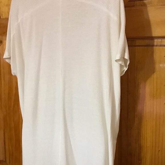 M T S White Oversized Blouse 
Small 4 - 6 
Fits Medium
47% Polyester 47% Rayon - Picture 10 of 13
